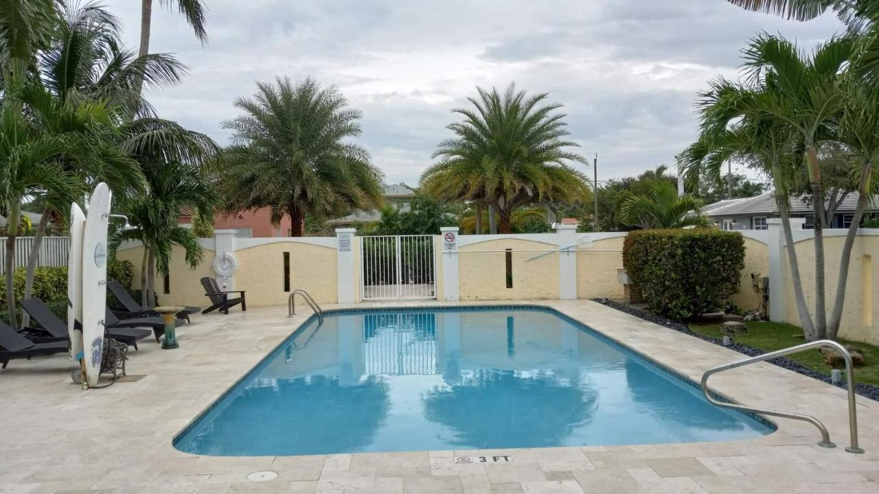 Capri Inn & Apartments Лейк-Уорт Экстерьер фото