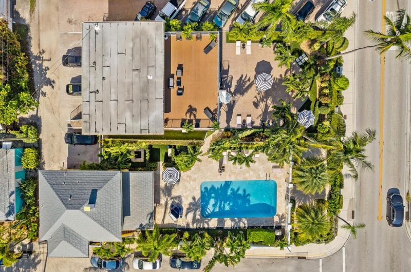 Capri Inn & Apartments Лейк-Уорт Экстерьер фото